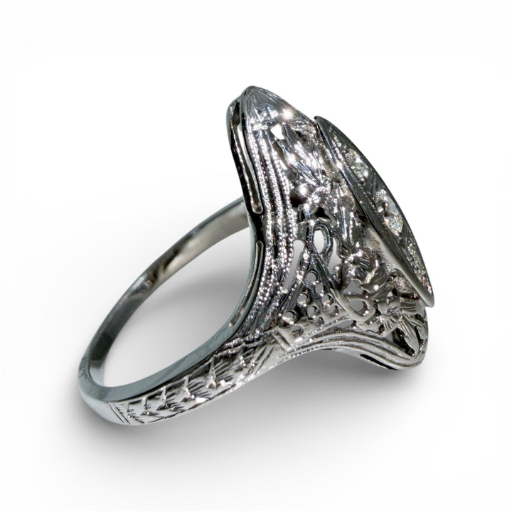 18k White Gold Antique Diamond Estate Ring