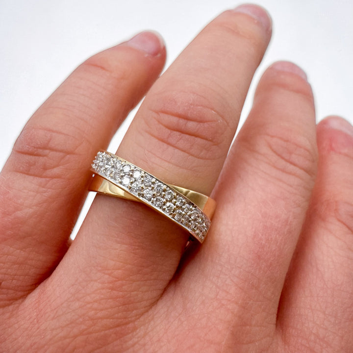 18k Yellow Gold Crisscross Diamond Estate Ring