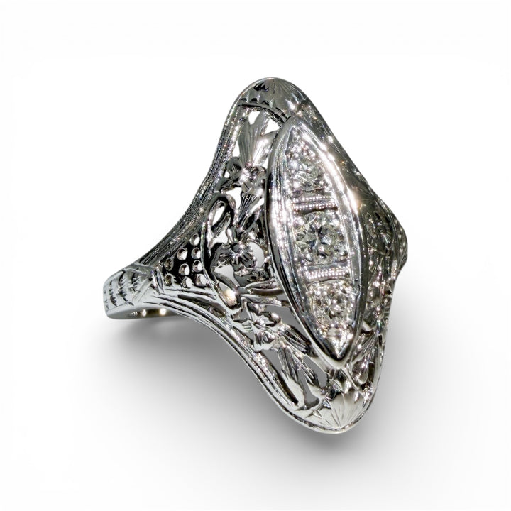 18k White Gold Antique Diamond Estate Ring