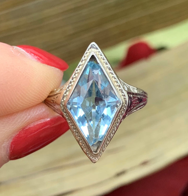 18k White Gold Antique Blue Topaz Estate Ring