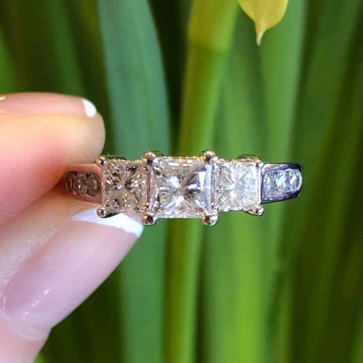 14k White Gold 3 Stone Diamond Estate Ring