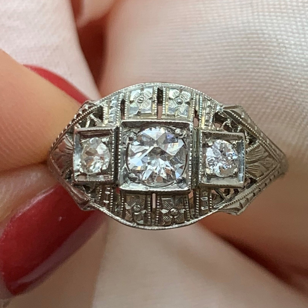 18k White Gold Antique Diamond Estate Ring