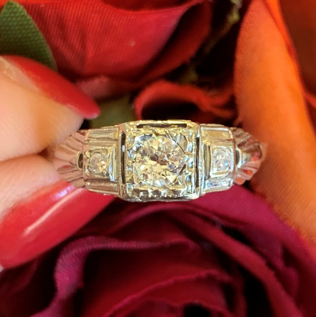 18k White Gold 3 Stone Diamond Estate Ring