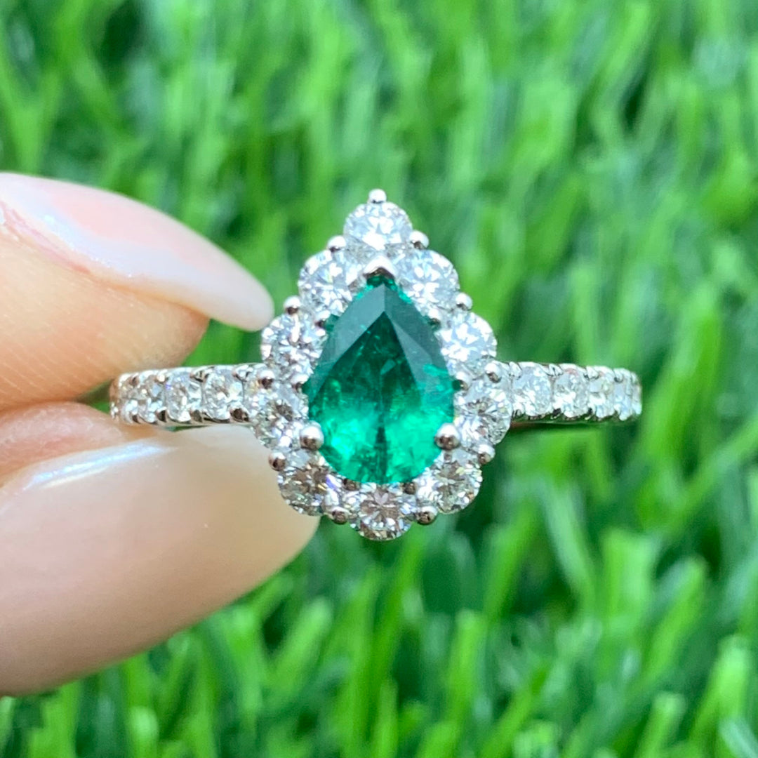 14k White Gold Emerald Gemstone Ring