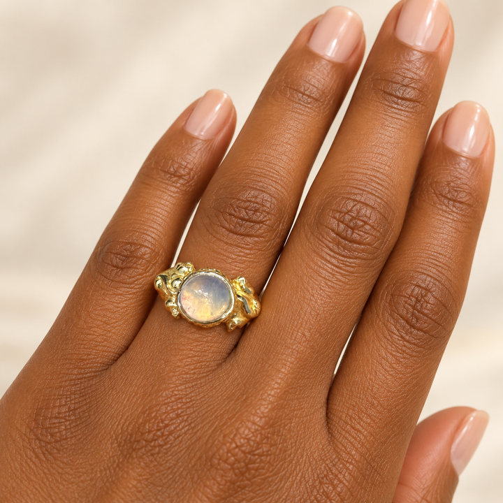 18k Yellow Moon Stone Estate Ring
