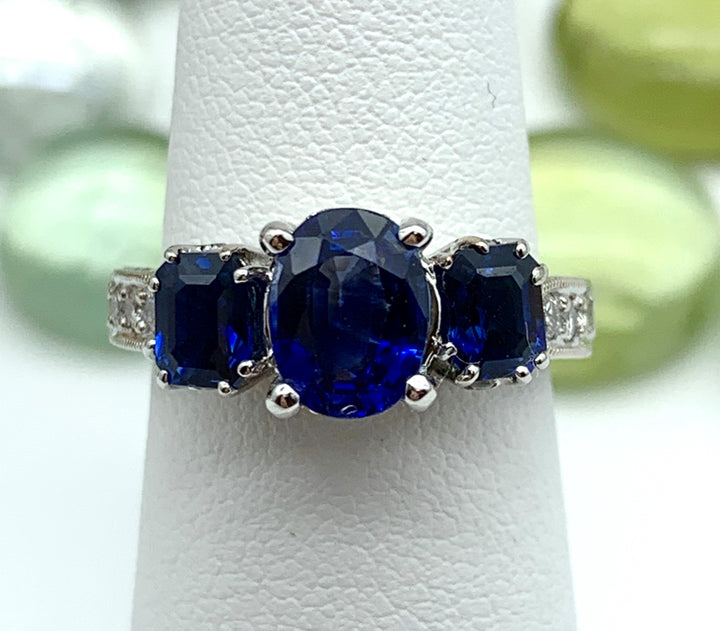 18k White Gold 3 Stone Sapphire Estate Ring