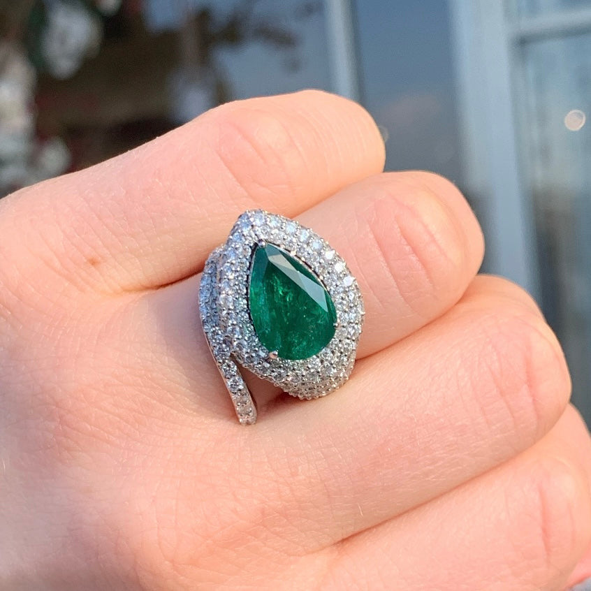 18k White Gold Cocktail Emerald Estate Ring