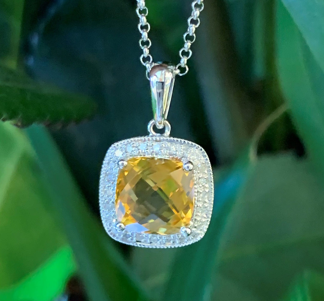 14k White Gold Halo Diamond Pendant