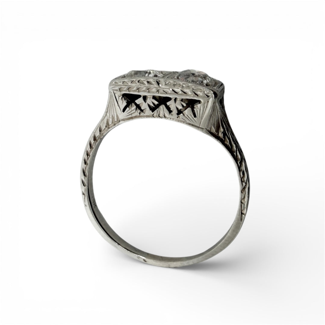 18k White Gold 2 Stone Diamonds Estate Ring