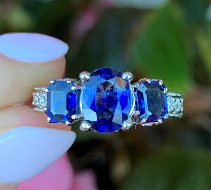 18k White Gold 3 Stone Sapphire Estate Ring