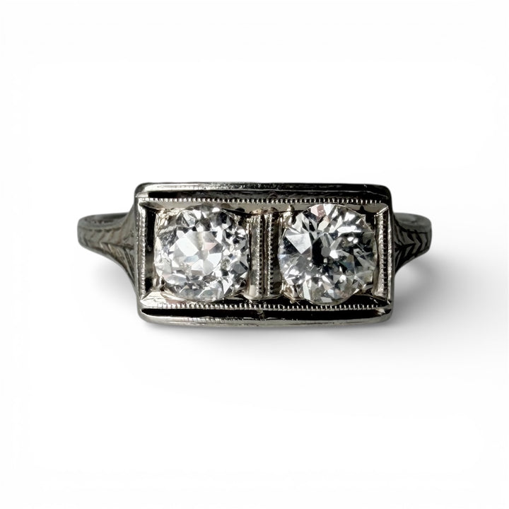 18k White Gold 2 Stone Diamonds Estate Ring