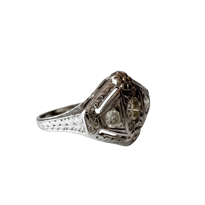 18k White Gold Antique Diamond Estate Ring