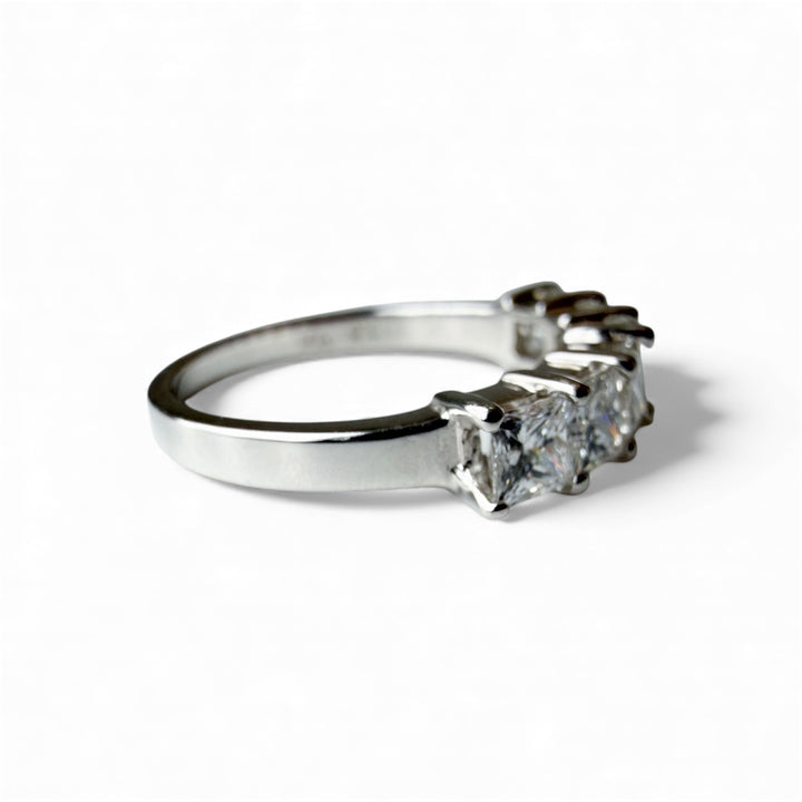 14k White Gold Diamond Estate Ring