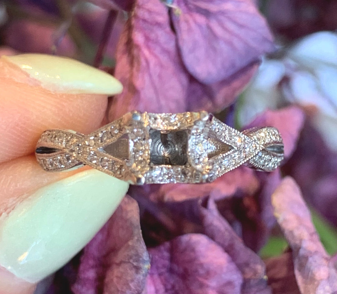 18k White Gold Estate Diamond Designer Ring