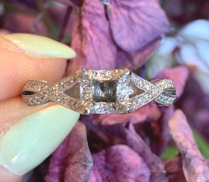 18k White Gold Estate Diamond Designer Ring