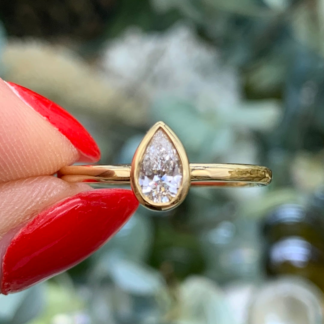 18k Yellow Gold Geometric Diamond Estate Ring