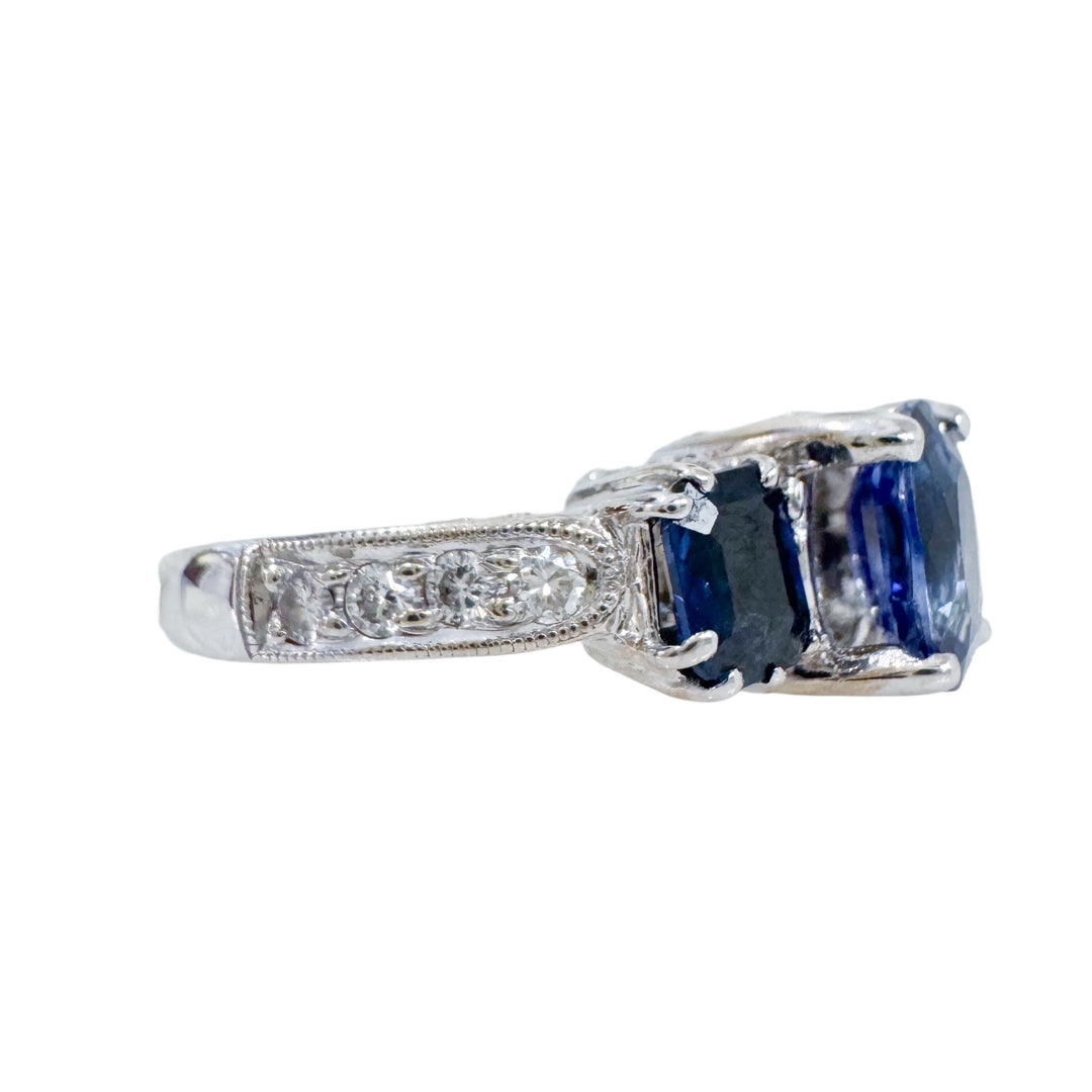18k White Gold 3 Stone Sapphire Estate Ring