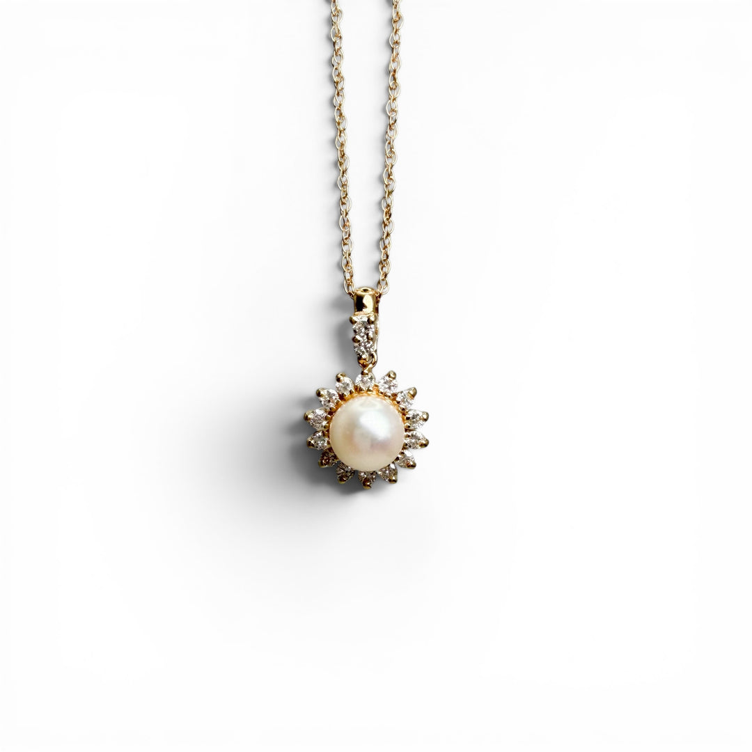 Pre loved 14k Yellow Gold Halo Pearl Pendant