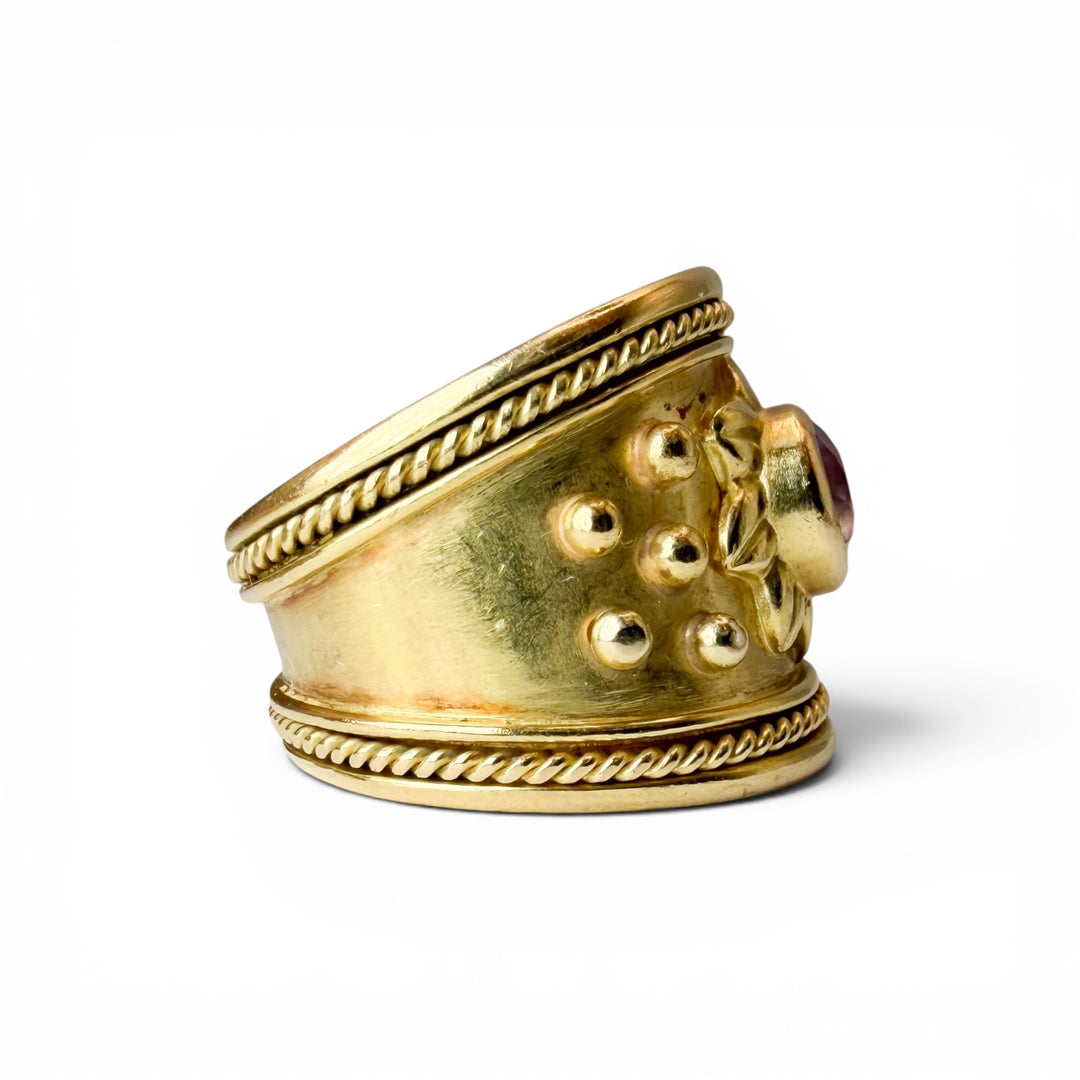18k Yellow Gold Estate Amethyst Ring