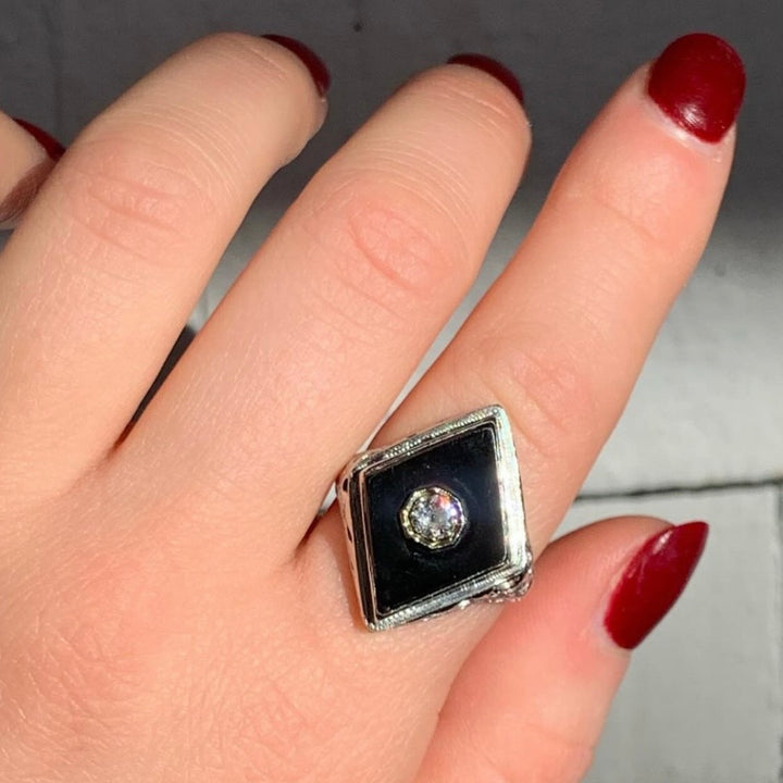 18k White Gold Antique Diamond Estate Ring