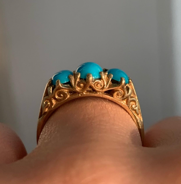 14k Yellow Gold 3 Stone Turquoises Estate Ring