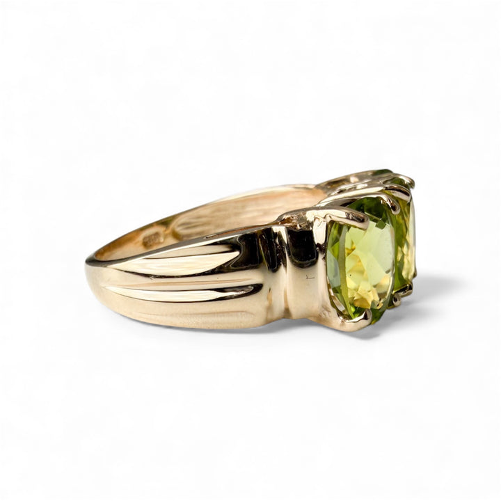 10k Yellow Gold 3 Stone Peridot Estate Ring
