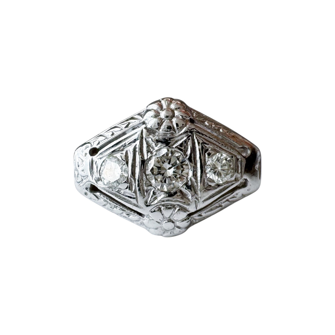 18k White Gold Antique Diamond Estate Ring