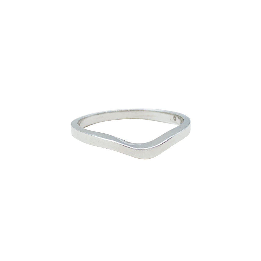 18k White Gold Curved Band