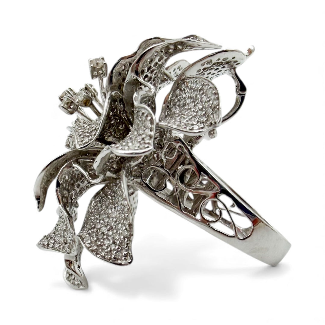 18k White Gold Flower Diamond Estate Ring