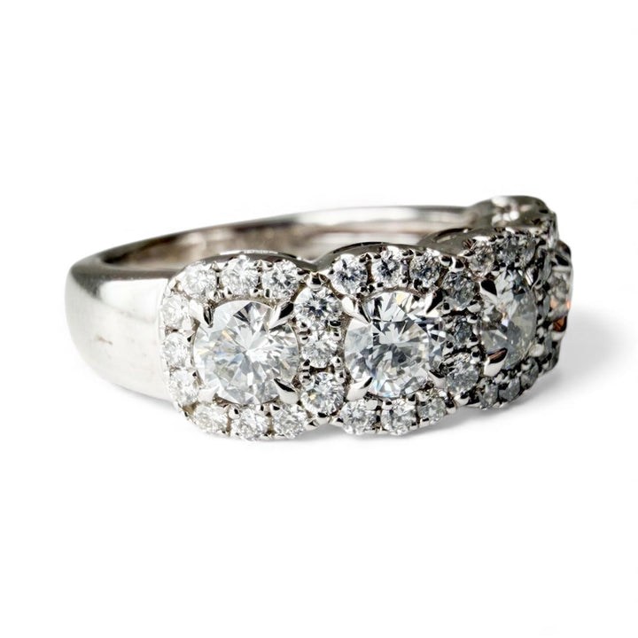 18k White Gold Cluster Diamond Fashion Rings