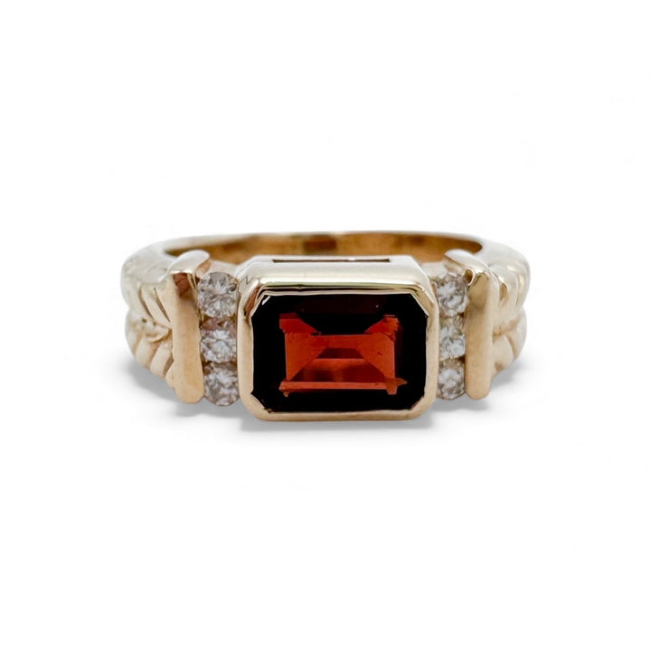 14k Yellow Gold Garnet Estate Ring