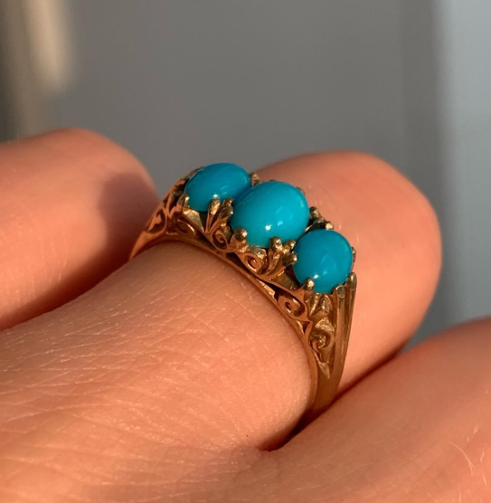 14k Yellow Gold 3 Stone Turquoises Estate Ring