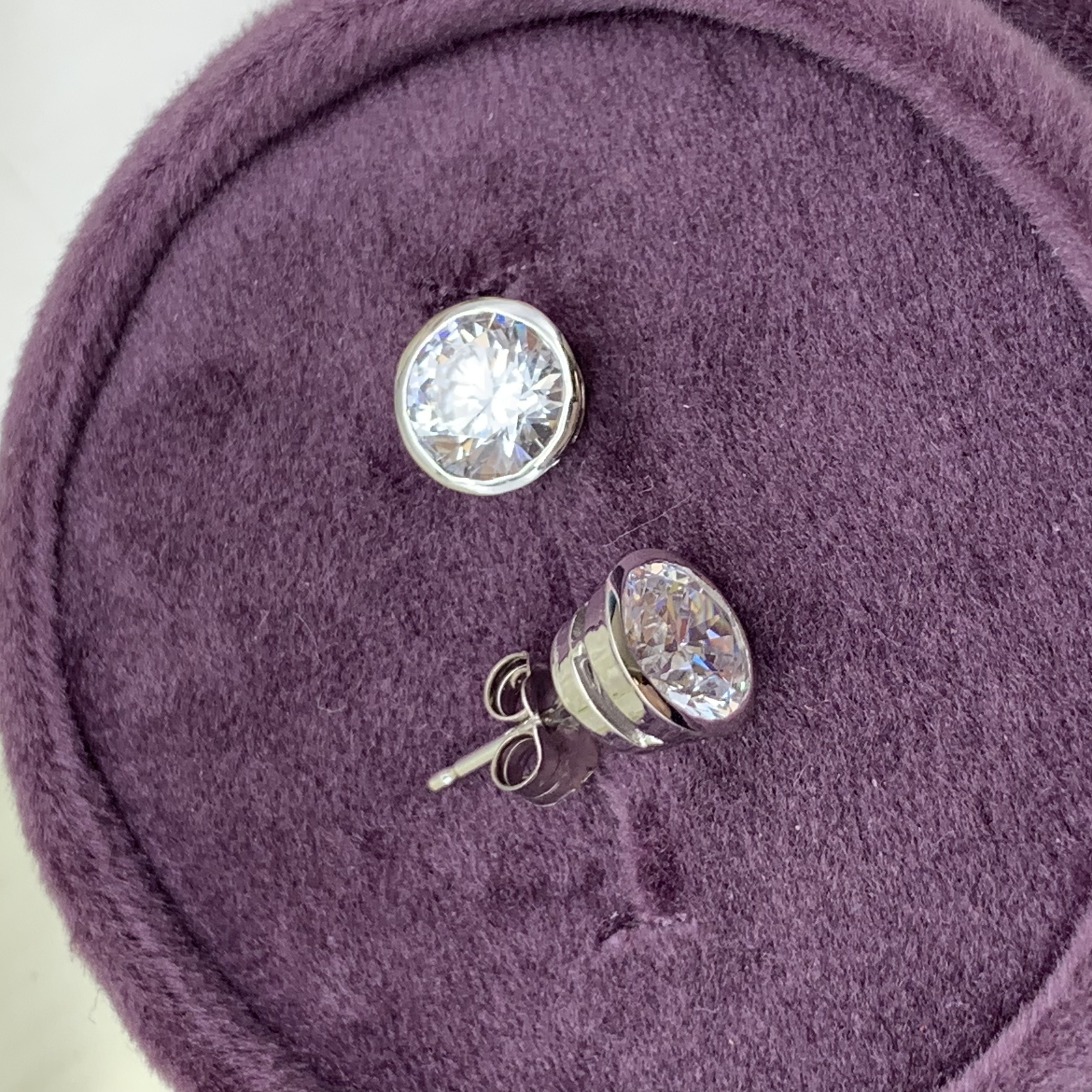 GOG Collection  Earrings DMD-6MMBEZELCZ