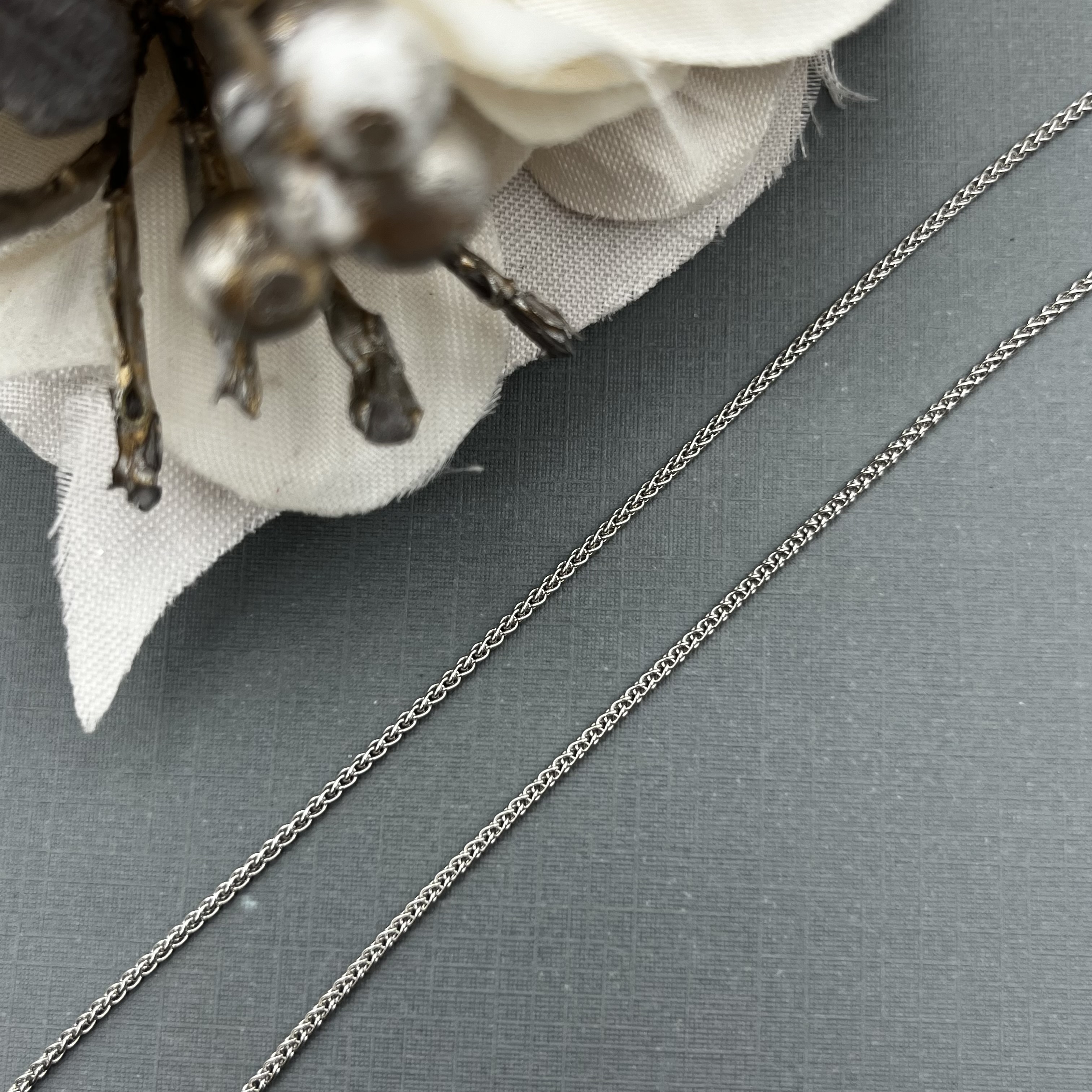 GOG Collection  Necklace FLO-14KWGWHEATCHAIN