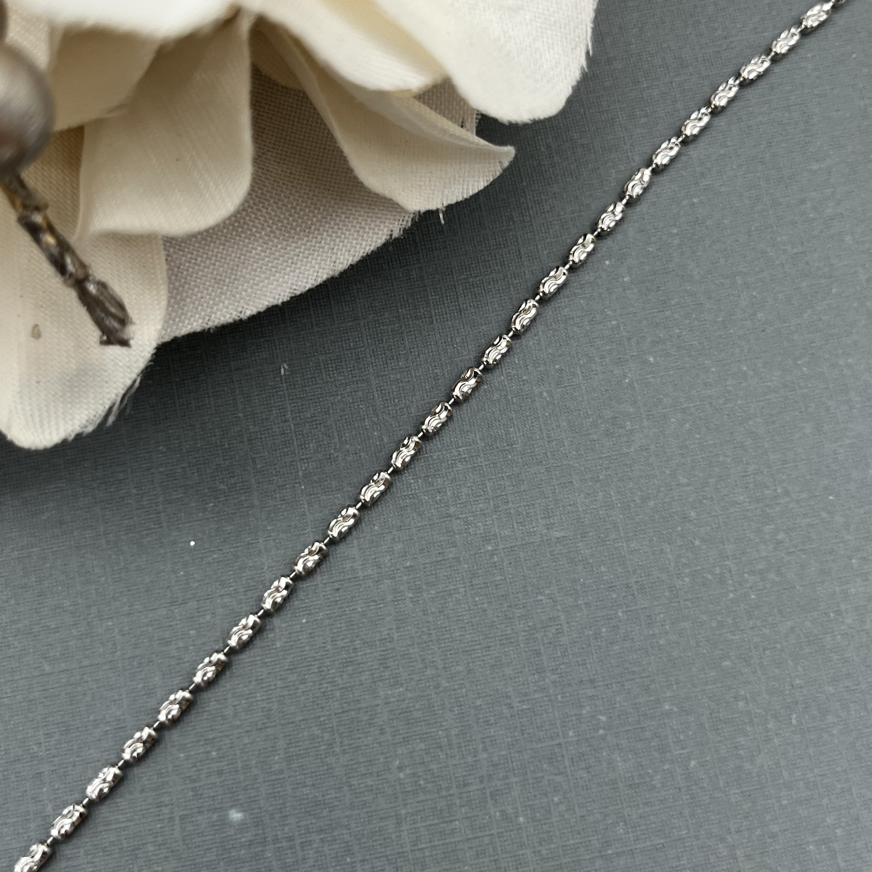 GOG Collection  Necklace FLO-14KWGFANCYCHAIN