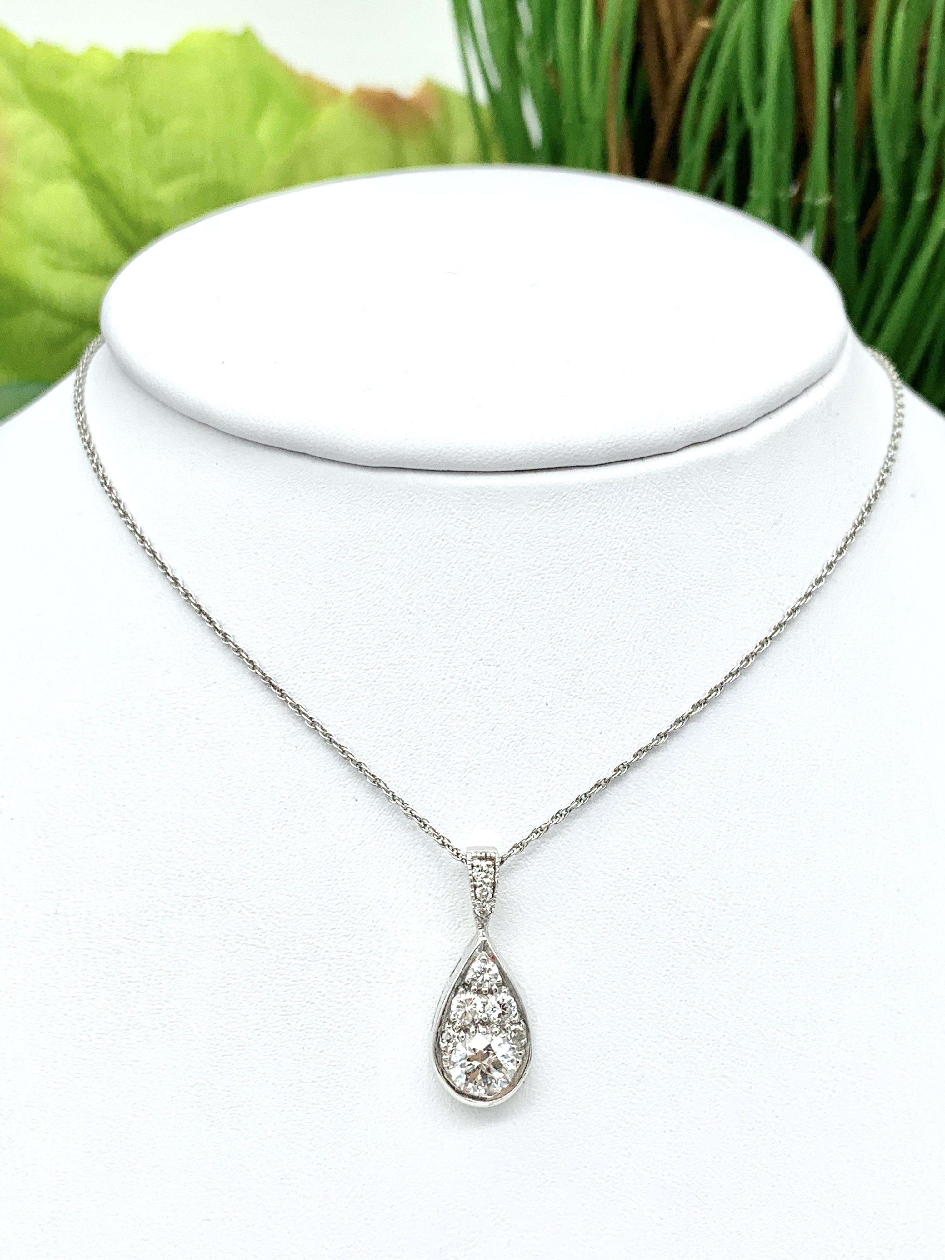 GOG Collection  Necklace EST-PDIAM1.001.9