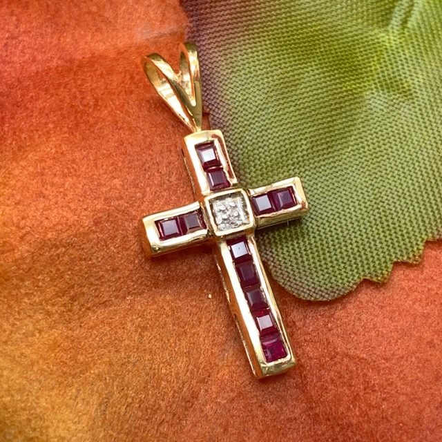 GOG Collection  Necklace GOG-14KTYGRUBYDIACROSS