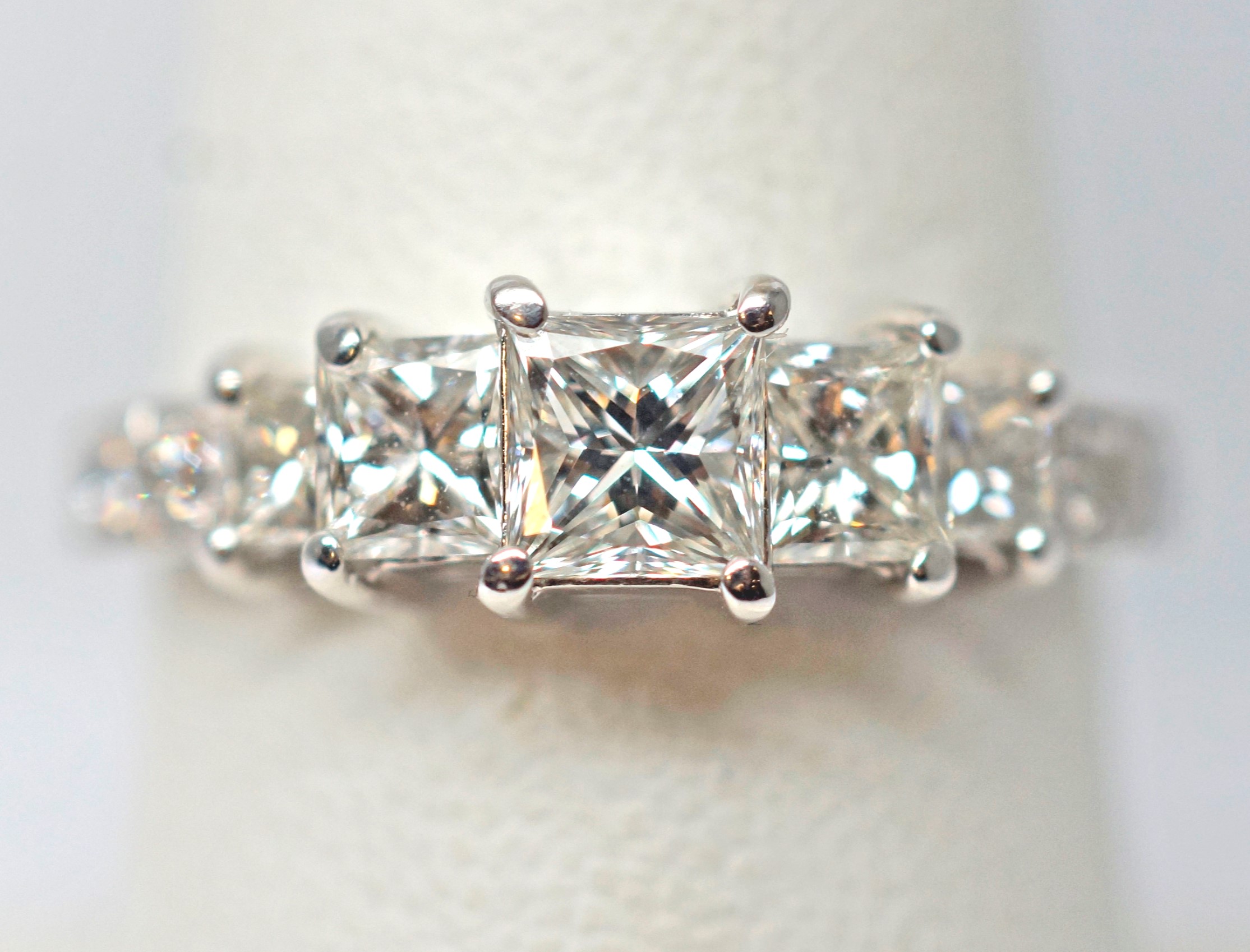 GOG Collection  Engagement Ring EST-RDIAPC2.10CT