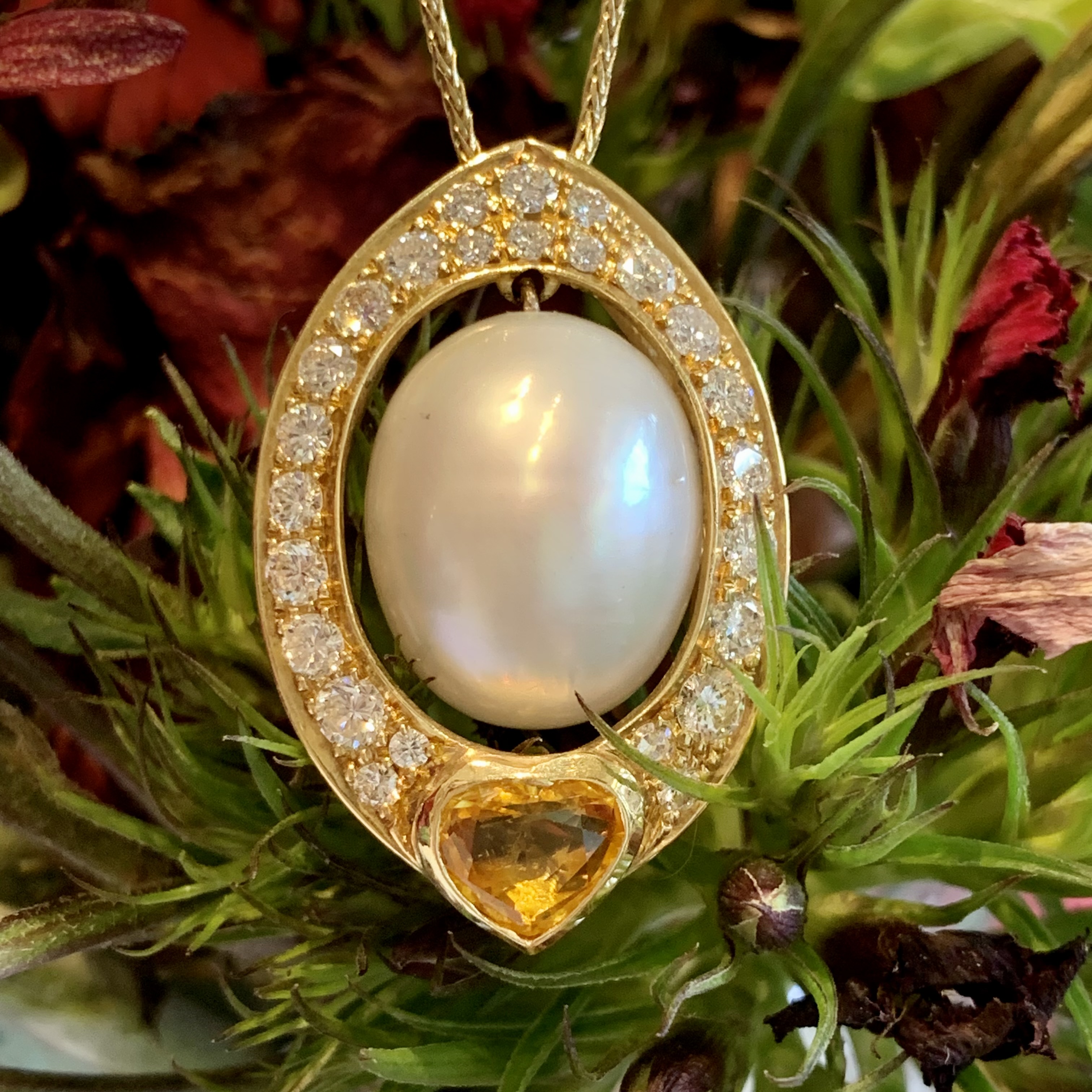 GOG Collection  Necklace EST-14kYGpearlwithyellowaapphire
