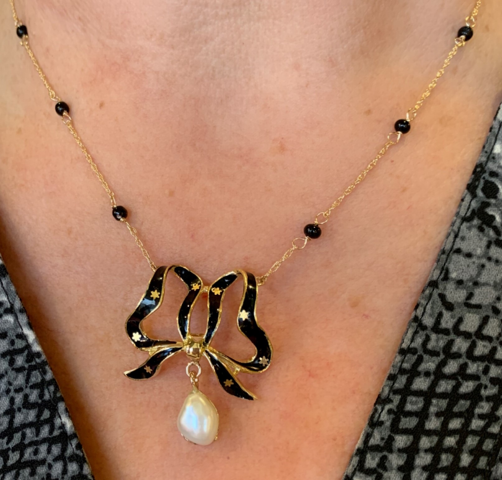 GOG Collection  Necklace EST-14kENAMELBOWNECK
