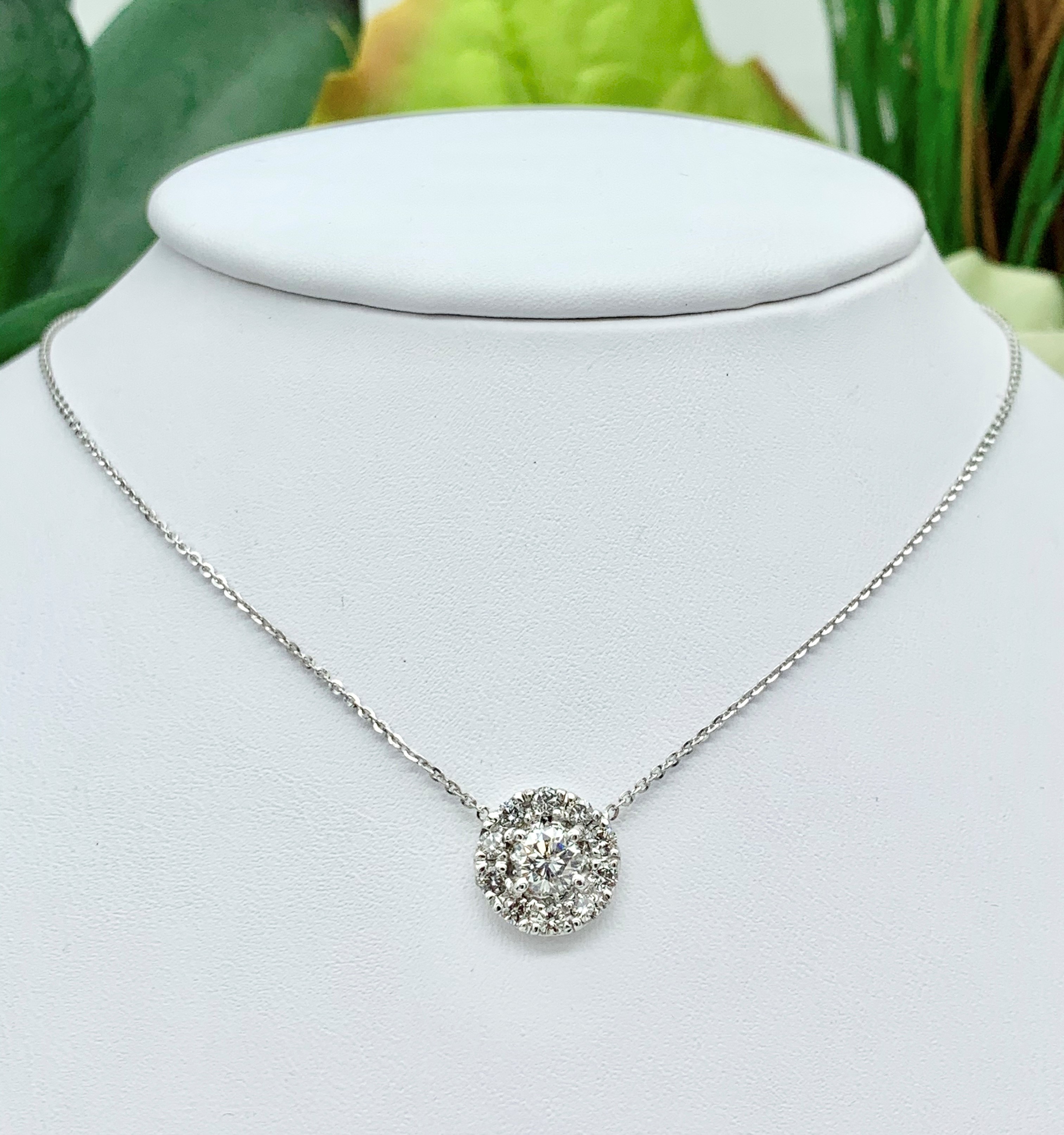 GOG Collection  Necklace EST-NDIAHALO.80CT
