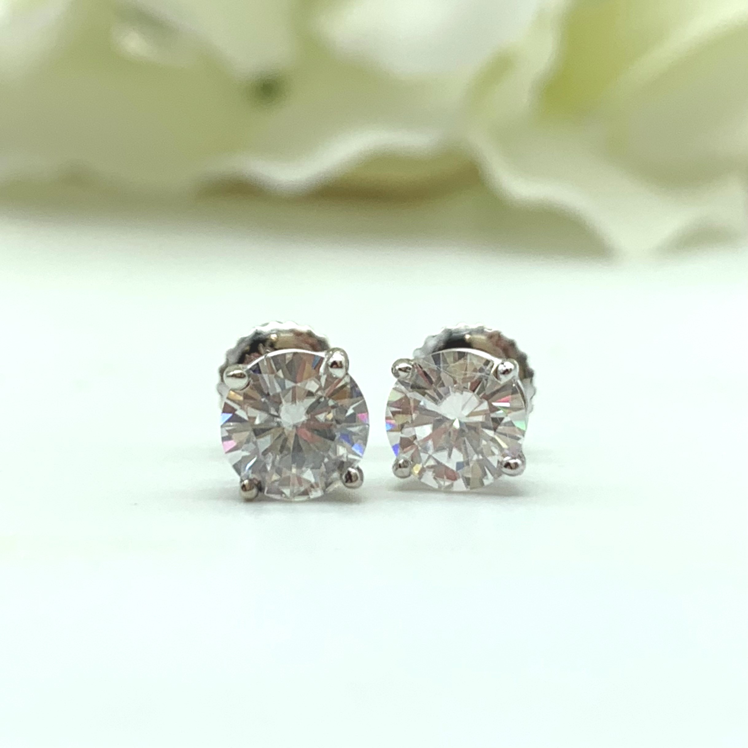 GOG Collection  Earrings GOG-6MMOISSANITESTUD