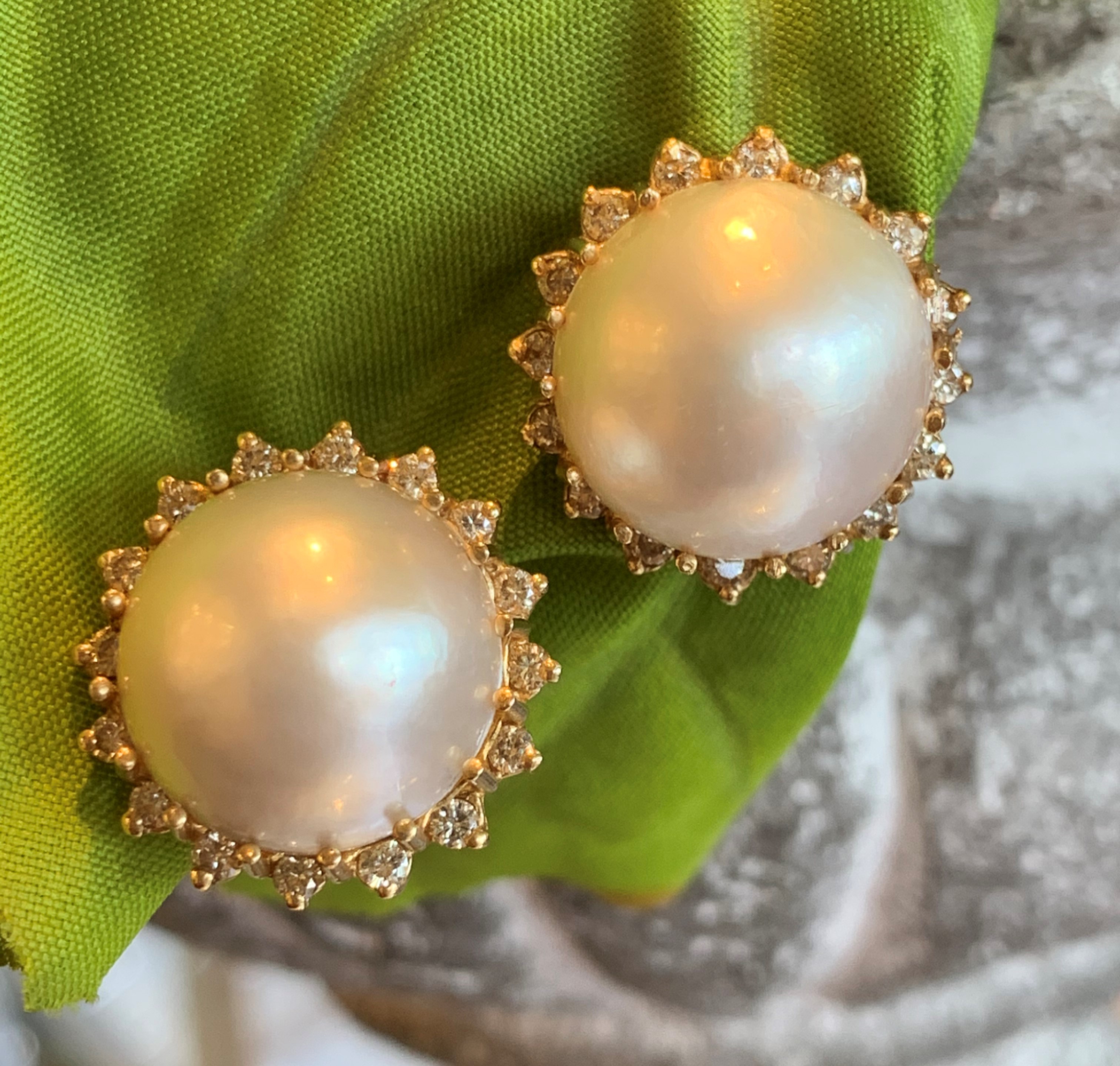 GOG Collection  Earrings EST-14KYG1.28CT