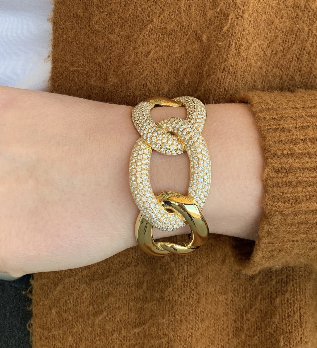 GOG Collection  Bracelet EST-18KTYGDAMASODIAMONDLINK