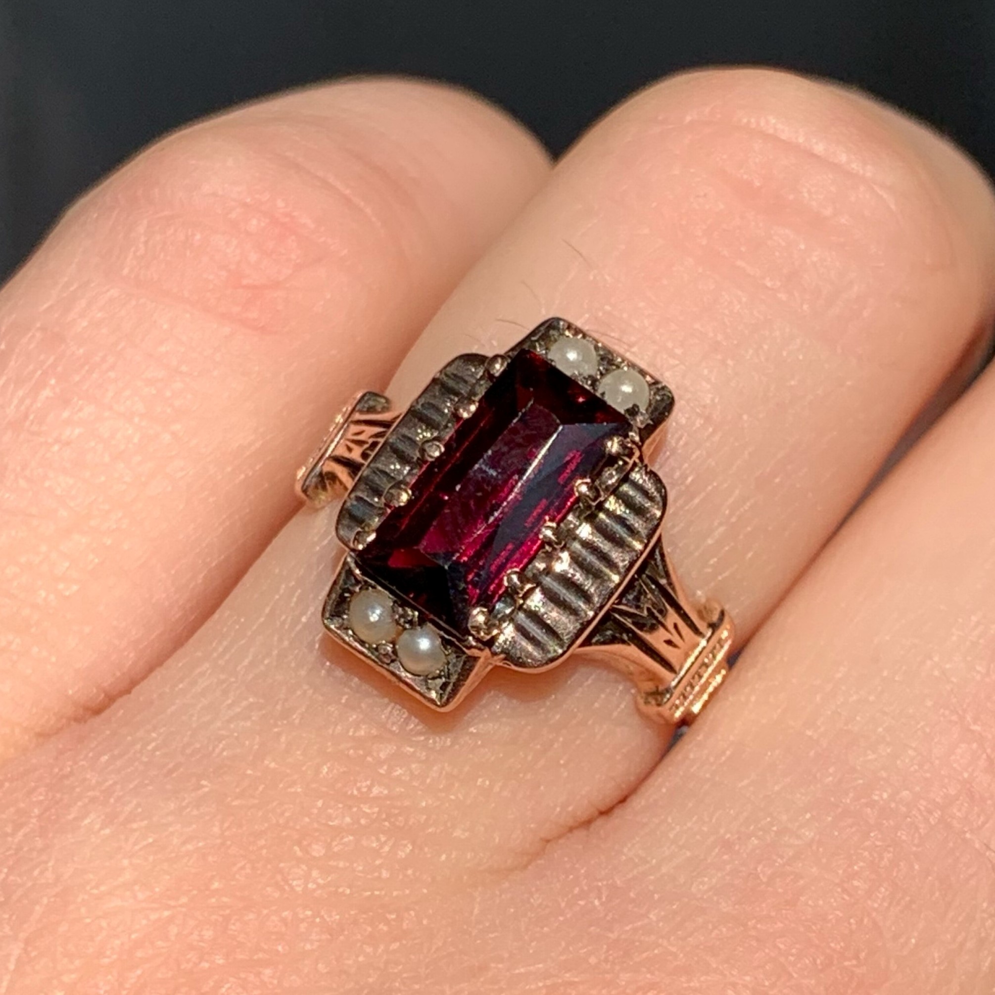 GOG Collection Ring EST-14KTRGANTIQUEGARNET GOG Collection Ring EST-14KTRGANTIQUEGARNET
