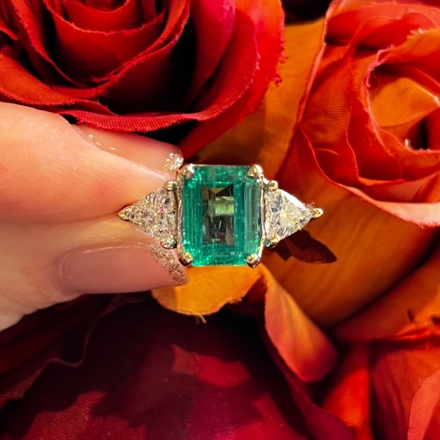 GOG Collection Ring EST-GIA3.51EMERALD1.50TRILLIONS GOG Collection Ring EST-GIA3.51EMERALD1.50TRILLIONS