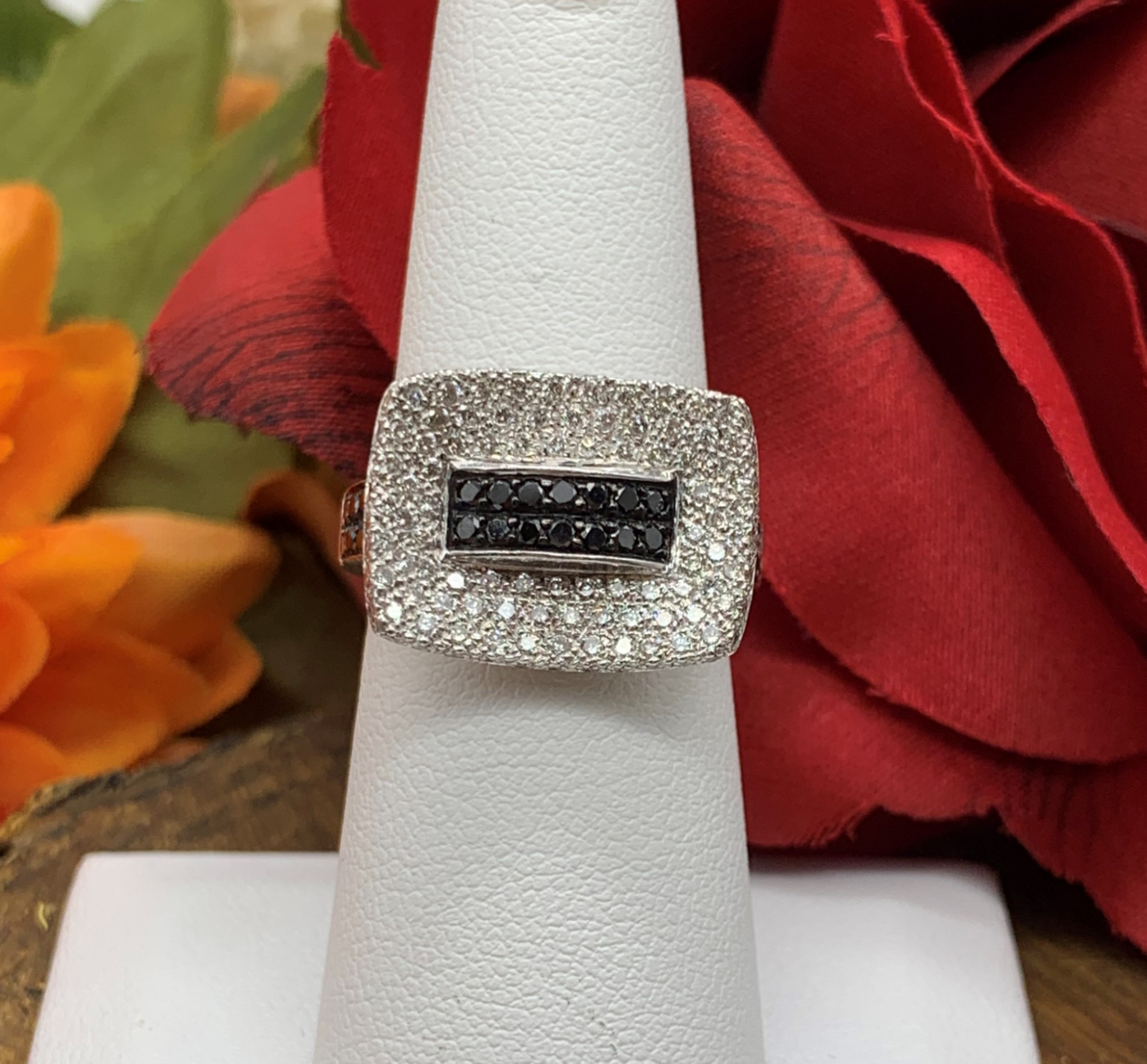 GOG Collection Ring EST-14KWHITE BLACK DIA GOG Collection Ring EST-14KWHITE BLACK DIA