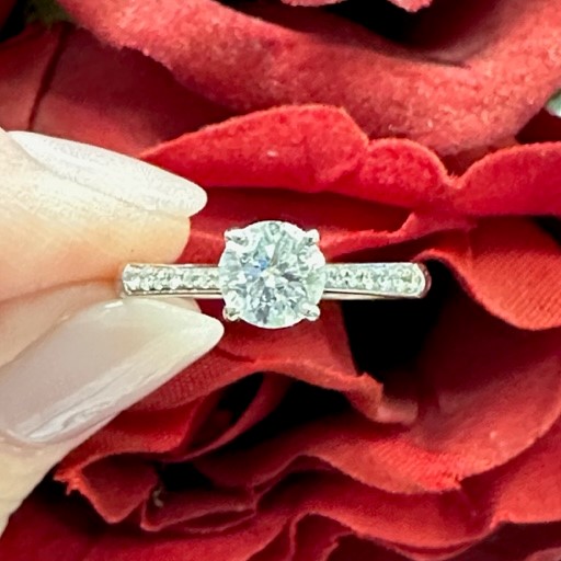 GOG Collection  Ring EST-18K WG RING 0.66HSI2
