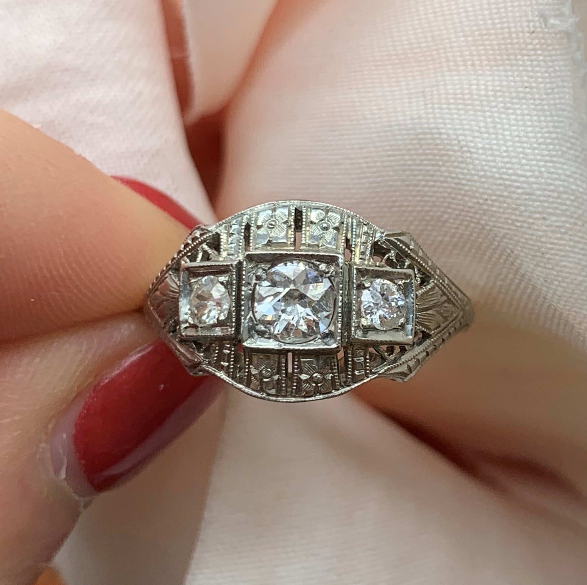 GOG Collection  Ring EST-18KWG2.0DWT