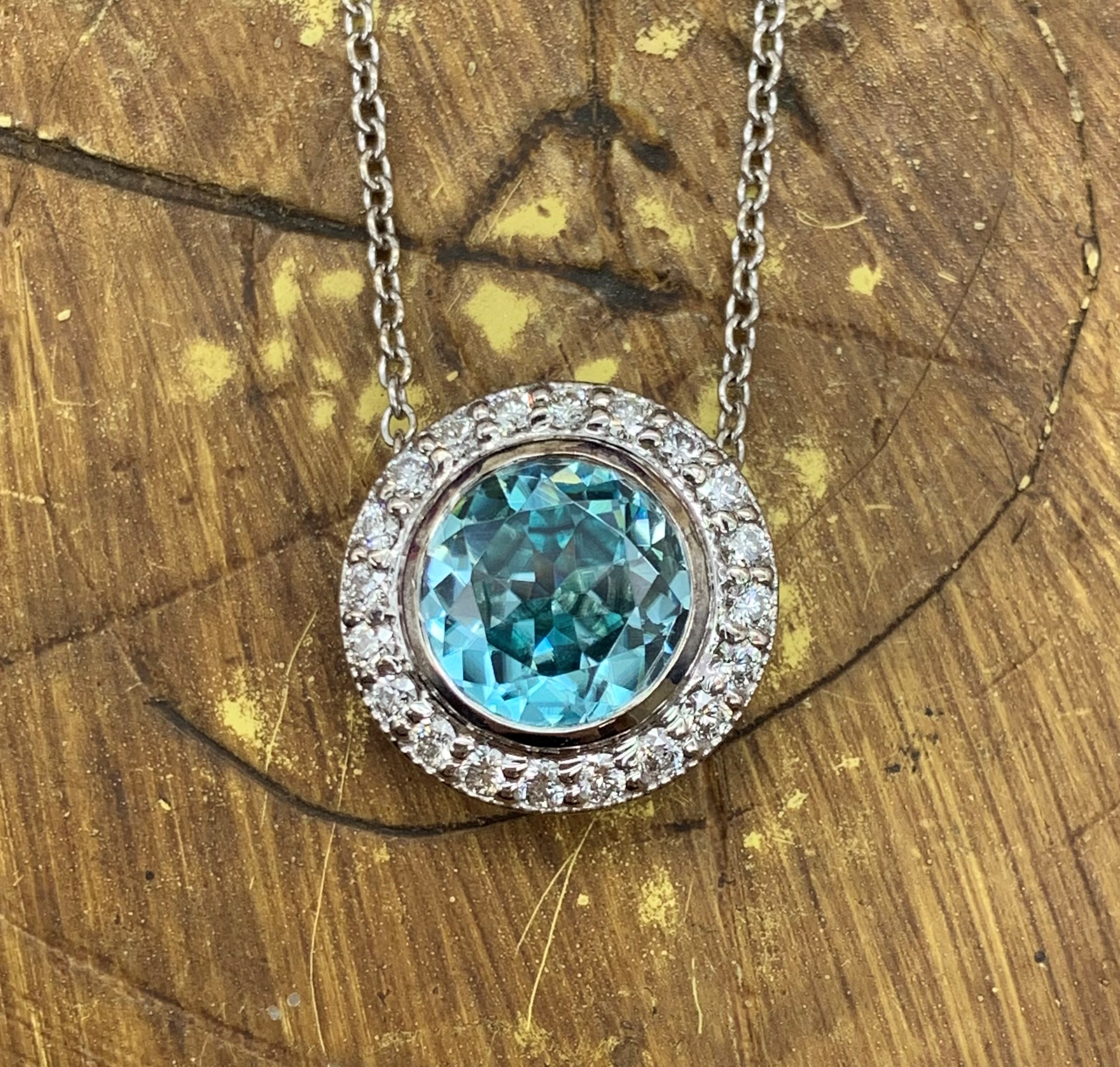 GOG Collection  Necklace EST-14KWGZIRCONS